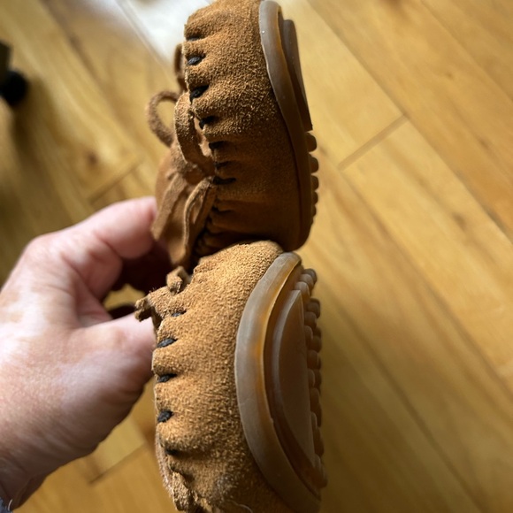 Minnetonka Women's Tan Suede Moccasins - Picture 3 of 6